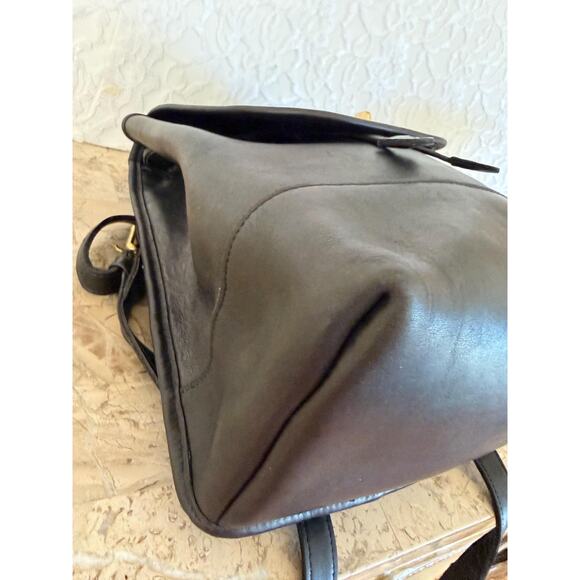 Vtg Coach black leather MEdium To Full Backpack Daypack 9791 w/brass Hardware main image 5